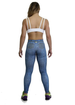 Calça Fuso com estampa digital imitando Jeans.Cor: Jeans.Composição do tecido:96% poliéster e 04% elastano.Flexível, com toque macio, não cria bolinhas e não é necessário passar.A... 