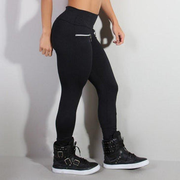 Calça legging em suplex preto de poliéster com detalhes  em zíper na cor prata. 
Marca: Carioca Fit
Composição: 90% Poliéster e 10% Elastano 