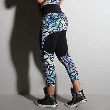 Legging lisacom detalhe estampado e saia tapa bumbum na mesma peça. Marca: CariocaFit 