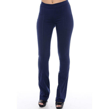Calça Flare MaryComposição: 78% Viscose, 19% Poliamida e 03% Elastano.A Calça Flare, modelo de pernas ajustadas e boca larga (chamada também de boca-de-sino) é uma das peças... 