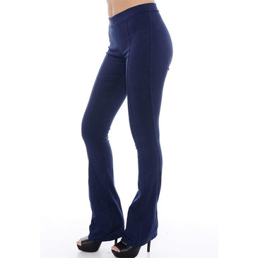 Calça Flare MaryComposição: 78% Viscose, 19% Poliamida e 03% Elastano.A Calça Flare, modelo de pernas ajustadas e boca larga (chamada também de boca-de-sino) é uma das peças... 