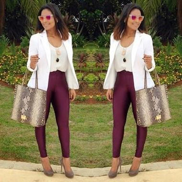 Linda calça hot pants com leve brilho. Cintura bem alta com muito elastano Tecido  CIrrê de poliamida.- Bolsos Traseiros- Ziper de naylon na cor da... 