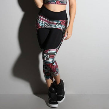 Legging lisa com detalhe estampado e saia tapa bumbum na mesma peça.Marca: Carioca FitComposição: 90% Poliéster e 10% Elastano 