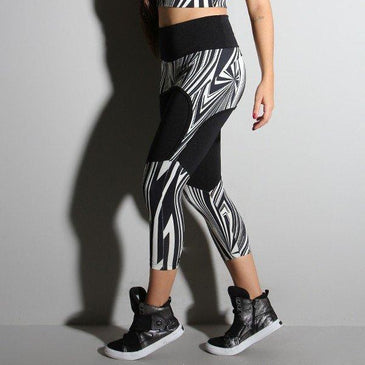 Legging lisa com detalhe estampado e saia tapa bumbum na mesma peça.Marca:Carioca FitComposição: 90% Poliéster e 10% Elastano 