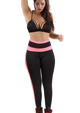 Calça confeccionada em suplex liso. Com duas cores de suplex e recorte no cós e na lateral, diferente confortável.Composição: 92% Poliéster 8% Elastano 