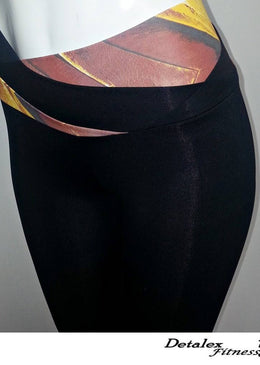 Calça corsário lisa com cós diferenciado com recortes deixando a peça mas fashion.Fabricada com tecido Poliamida com Uv Protection 50+. Proporciona ótima sustentação com elasticidade equilibrada.O... 
