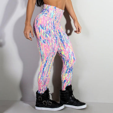 Calça fusô fitness confeccionada em políester estampado de excelente qualidade.Marca: Carioca fitComposição: 90% Poliéster e 10% Elastano 