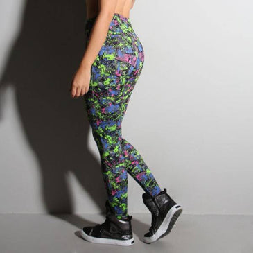 Fusô fitness estampada com cintura franzida nas laterais e cós com altura média todo confeccionado em tecido duplo.Marca: CariocaFit 