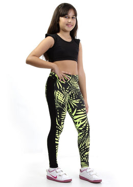 Calça Fitness Fuso Infantil C/ Recorte Lateral Suplex Estampada, muito prática e gostosa de usar, dá liberdade para brincar. As meninas irão ficar bem vestidas... 