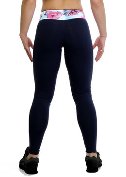 Calça Fitness Fuso Costa Lisa E Frente Estampada, modelando o corpo feminino para correr, caminhar, malhar na Academia, no Crossfit, Funcional, nas aulas de Pilates,... 
