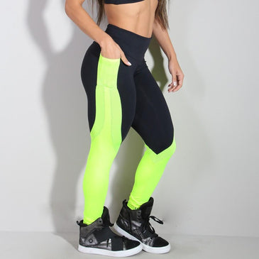 Calça legging fusô fitness  em poliamida e com recorte em tela. Marca: Carioca Fit Composição: 90% Poliamida e 10% Elastano 