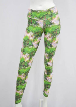 Calça fusô desenvolvida para dar maior conforto nas atividades físicas e se tornaram peças chave no guarda-roupa de toda mulher. Sua superfície é bem compacta... 