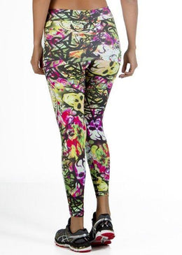 Fusô com tapa bumbum presa nas pernas. É fabricado em um tecido bem versátil, pois tem visual ultrafashion e estampas diferenciadas que podem ajudar na... 