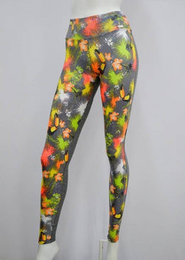 Calça fusô estampada com tecido brilhante na frente e liso na parte de trás, desenvolvida para dar maior conforto nas atividades físicas e com estampas... 