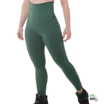 Calça Fusô em tecido de Poliamida. Cintura com cós alto em tecido duplo também pode ser usado dobrado virando uma sainha.Marca: Carioca FitComposição: 90% Poliamida 10%... 