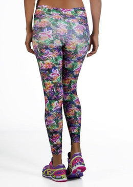 Calça fusô desenvolvida para dar maior conforto nas atividades físicas e se tornaram peças chave no guarda-roupa de toda mulher. Sua superfície é bem compacta... 