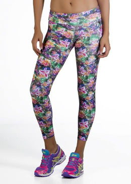 Calça fusô desenvolvida para dar maior conforto nas atividades físicas e se tornaram peças chave no guarda-roupa de toda mulher. Sua superfície é bem compacta... 