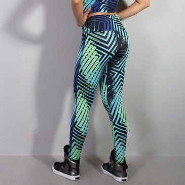 Fusô fitness estampada com cintura franzida nas laterais e cós com altura média todo confeccionado em tecido duplo ajudando a modelar o abdomen. Muito mais... 