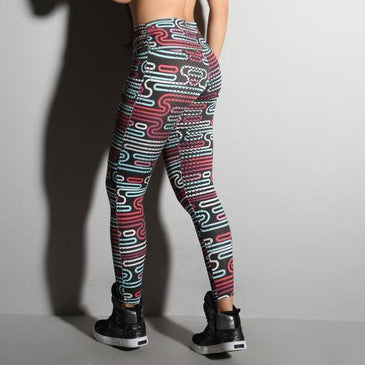 Fusô fitness estampada com cintura franzida nas laterais e cós com altura média todo confeccionado em tecido duplo.Marca: CariocaFit 