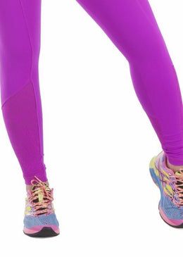 Calça fusô fabricada com o Fabricado em poliamida de alta qualidade com detalhes na perna em renda É fabricado em um tecido de textura extremamente... 