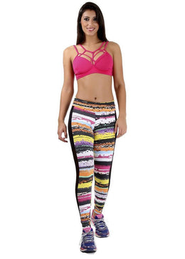 Calça Fuso Com Recorte Na Perna Com Tule, modelando o corpo feminino para correr, caminhar, malhar na Academia, no Crossfit, Funcional, nas aulas de Pilates,... 
