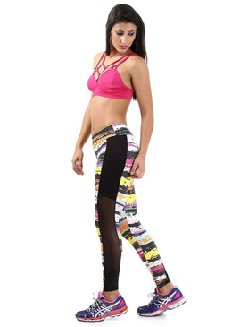 Calça Fuso Com Recorte Na Perna Com Tule, modelando o corpo feminino para correr, caminhar, malhar na Academia, no Crossfit, Funcional, nas aulas de Pilates,... 