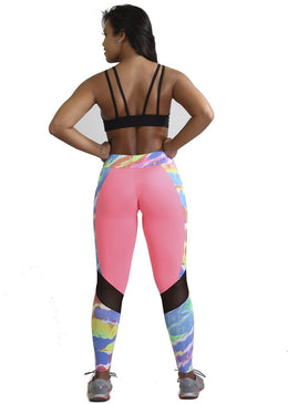 Fabricada em poliamida, toque super macio! Cós lindamente estampado diferenciando o tecido liso. Lindo recorte de tule nas pernas completam a peça! Treine diva! Compre no atacado e... 