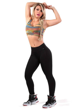 Calça Fuso Fitness Emy Suplex Liso modelando o corpo feminino para correr caminhar malhar na Academia no Crossfit Funcional nas aulas de Pilates Ioga aulas... 
