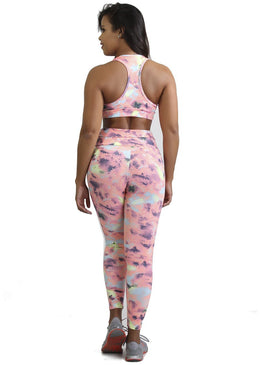 Calça Fuso Fitness Suplex Estampada, tecido firme fresquinho e de alta resistência. Possui cós alto para maior conforto e segurança. Modelo ideal para quem busca... 