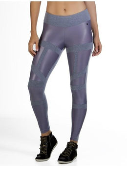 Calça Legging mescla com recortes em cores diversas. Fabricado com tecido Authentic®, a proposta desse tecido é oferecer conforto. Ele proporciona ótima sustentação com elasticidade... 