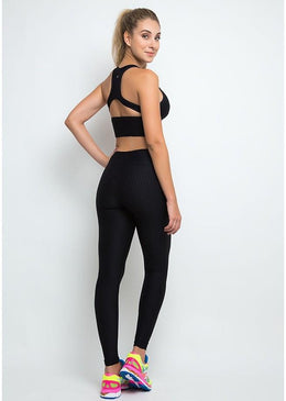Calça fusô fabricada com tecido Authentic®, a proposta desse tecido é oferecer conforto. Ele proporciona ótima sustentação com elasticidade equilibrada. A alta capilaridade do fio... 
