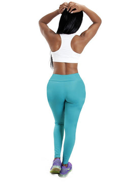 CALÇA LEG ISABELA CONFECCIONADA EM SUPLEX LISO E ESTAMPADO, SEU DETALHE ESTAMPADO DA TODO CHARME A PEÇA. LINDA E NA MODACUIDADOS:-Não alvejar;-Não deixar de molho;-Não... 