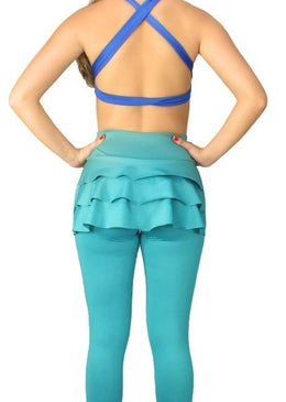   Calça Legging Confeccionada em suplex com um detalhe de babado na parte de traz da peça que proporciona um toque super feminino para o... 