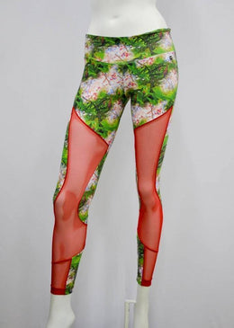 Calça legging, com recortes em Tule, desenvolvida para dar maior conforto nas atividades físicas e se tornaram peças chave no guarda-roupa de toda mulher. Sua... 