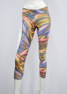 Calça legging com recorte lateral e acabamento em Tule. Compõe looks incríveis, podendo ser usada tanto na academia quanto em atividade ao ar livre.O tecido... 