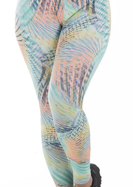 Calça fitness fabricada em microfibra de poliéster com elastano. A Legging é estampada com cós largo e possui ainda tecido duplo no cós, pode ser usado dobrado ou não, proporcionando maior conforto ao... 