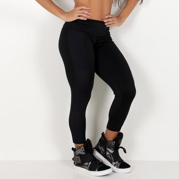 Calça legging fitness confeccionada em suplex de poliéster com recortes em tela nas lateraisMarca: Carioca Fit Composição: 90% Poliéster e 10% Elastano 