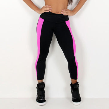 
Calça legging fitness confeccionada em suplex de poliéster com recortes em tela nas laterais
Marca: Carioca Fit
Composição: 90% Poliéster e 10% Elastano
  