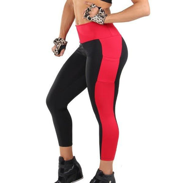 Legging Fitness em Suplex de Poliéster Preto Com recorte e bolso na cor Vermelho. Composição: 90% Poliéster 10% ElastanoCarioca Fit  