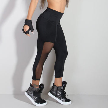 Calça legging fitness confeccionada em suplex de poliéster liso e com recortes em tela.Marca: Carioca Fit Composição: 90% Poliéster e 10% Elastano 