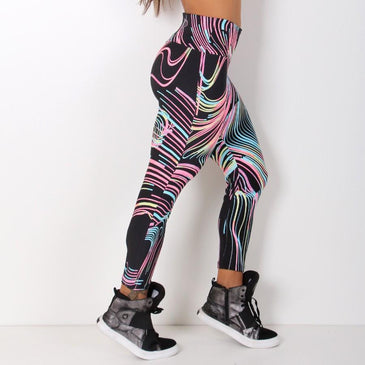 Calça fitnees legging confeccionada em suplex estampado de poliéster. Marca: Carioca Fit Composição: 90% Poliéster e 10% Elastano 