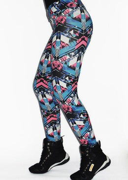 Calça Legging Suplex Estampada Calça legging Cintura Média. feita para mulheres que prezam o bom gosto na hora de praticar exercícios e também casual. Super Confortável e tecido de... 