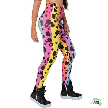 Calça Legging Fusô confeccionada em tecido de poliéster estampado.Fabricante: Carioca FitComposição: 90% Poliéster 10% Elastano 