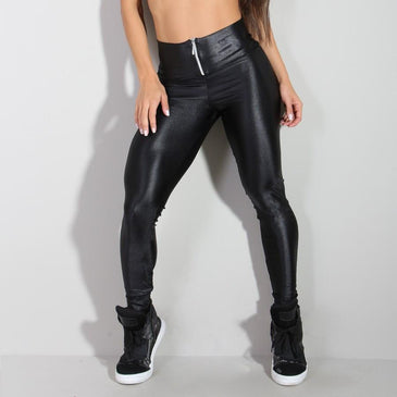 Calça legging fusô fabricada em cirrê de poliamida com zíper prateado no cós.Marca: FitmodaComposição: 84% Poliamida e 16% Elastano 