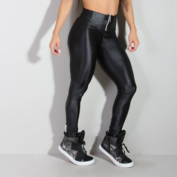 Calça legging fusô fabricada em cirrê de poliamida com zíper prateado no cós.Marca: FitmodaComposição: 84% Poliamida e 16% Elastano 