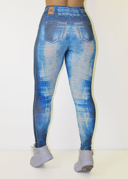   Legging Fitness Fake Jeans Sue Power. Produto assinado e licenciado por nossa musa fitness Sue Lasmar. Fabricada em micropoliester de alta qualidade, com toque super macio. Produto... 