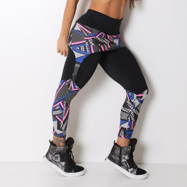 Calça legging confeccionada em poliéster com saia tapa bumbum e detalhes estampados.Marca: Carioca Fit Composição: 90% Poliéster e 10% Elastano 