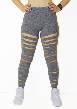   Calça Legging Rasgada, modelo conhecido por possuir detalhes rasgados que valorizam as pernas. Pode ser usada para malhar com top ou para o dia... 
