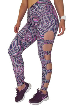 Legging Estampada com rasgos, muito estilo na hora de malhar! Essa calça foi feita para as mulheres antenadas às tendências da moda e que não tem receio... 
