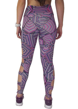 Legging Estampada com rasgos, muito estilo na hora de malhar! Essa calça foi feita para as mulheres antenadas às tendências da moda e que não tem receio... 